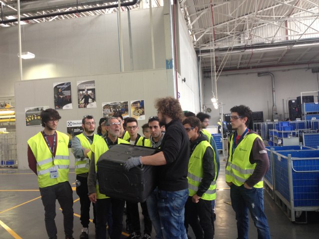 Studenti Istituto R. Ruffilli in Electrolux